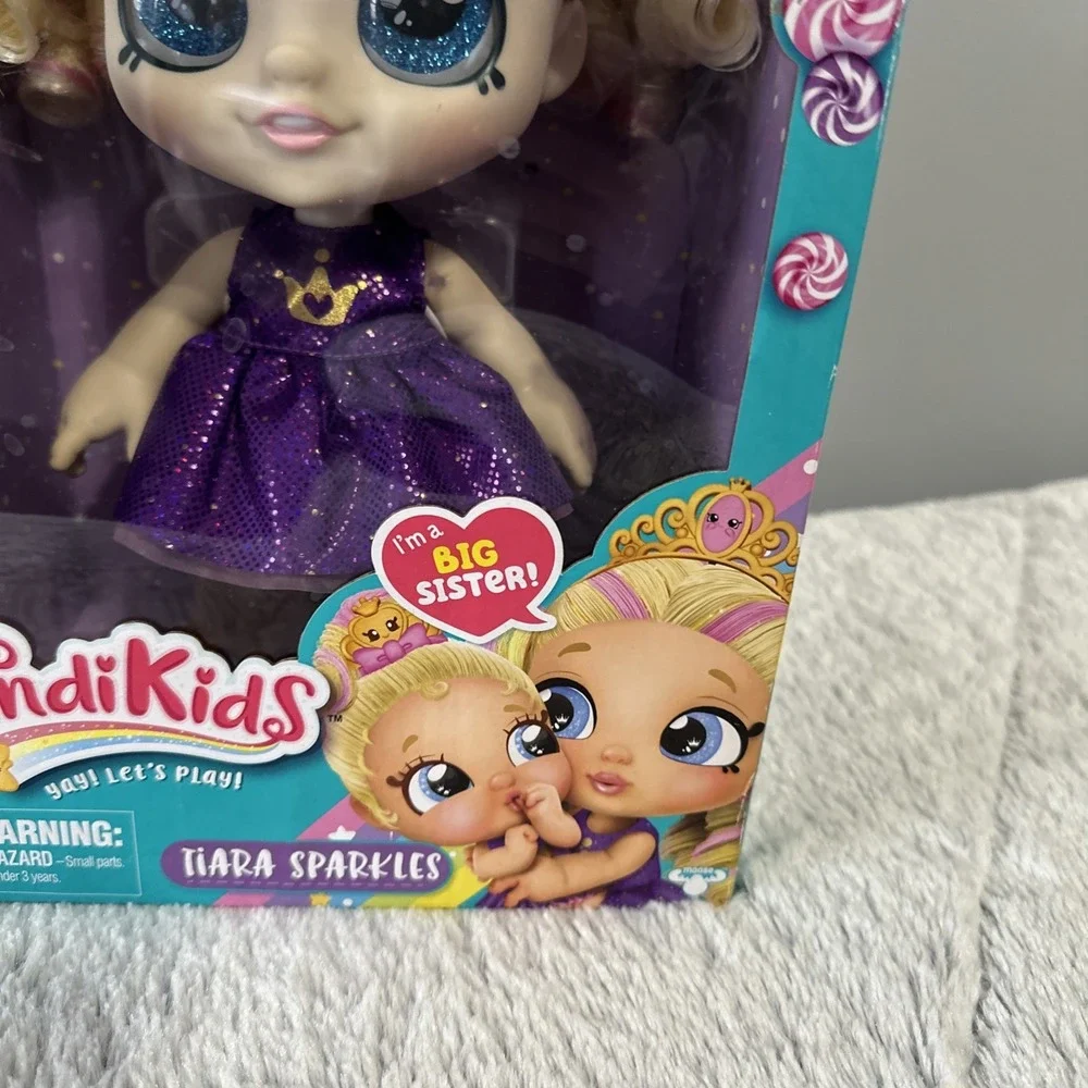 Shopkins Kindi Kids‎ vinyl doll Royal candy scented NIB Tiara Sparkles
